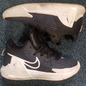 Nike Lebron James Witness Basketball Sneakers. Big Boy Youth Size 2.5Y.
